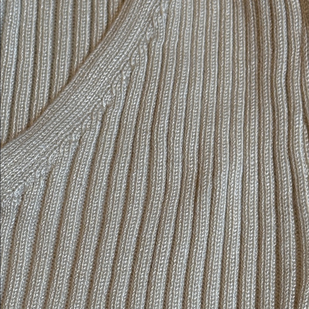 Cream Ribbed V-Neck Sweater women’s size medium - Picture 11 of 12